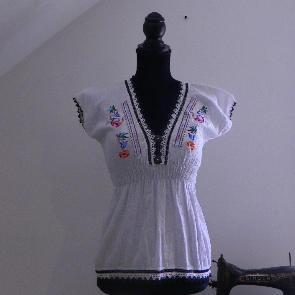Embroidery Flowers Summer Top - Picture 2 of 4